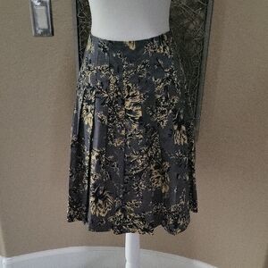 Isda & Co Full Pleated Skirt with Black and Yellow Abstract Floral Pattern